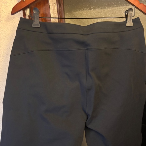 Lululemon; On The Move Pant *ponte, size 12 - Picture 4 of 8